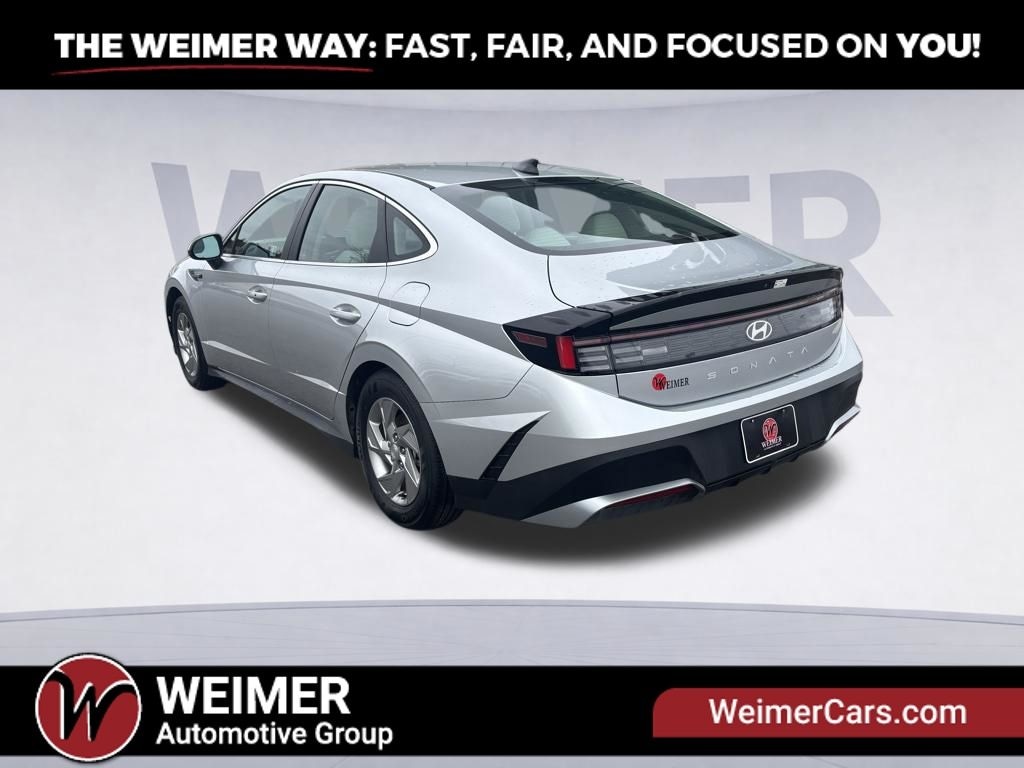 Pre-Owned 2025 Hyundai Sonata SE - photo - 2