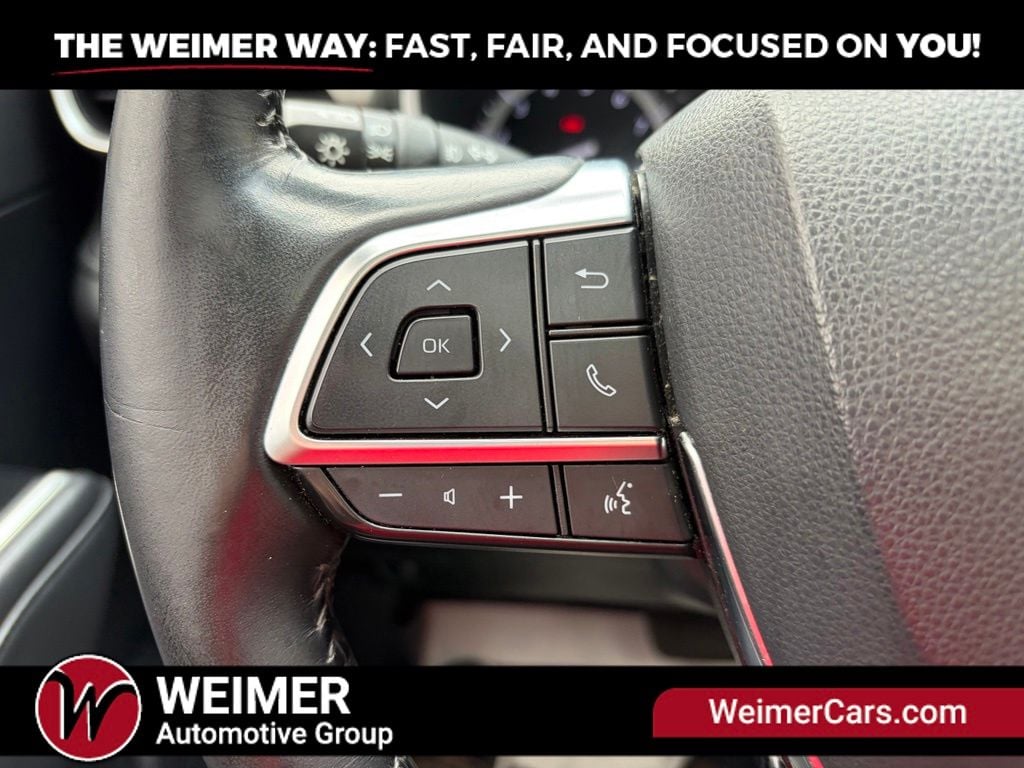 Pre-Owned 2021 Toyota Highlander XLE - photo - 28
