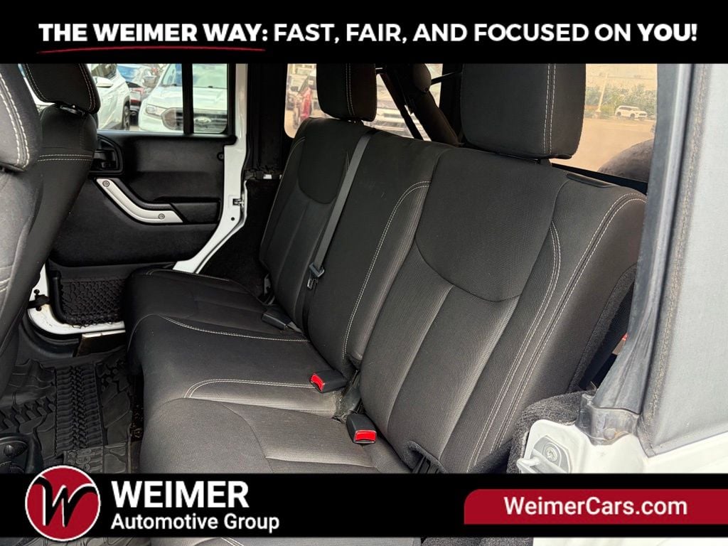 Pre-Owned 2017 Jeep Wrangler Unlimited Sahara - photo - 18