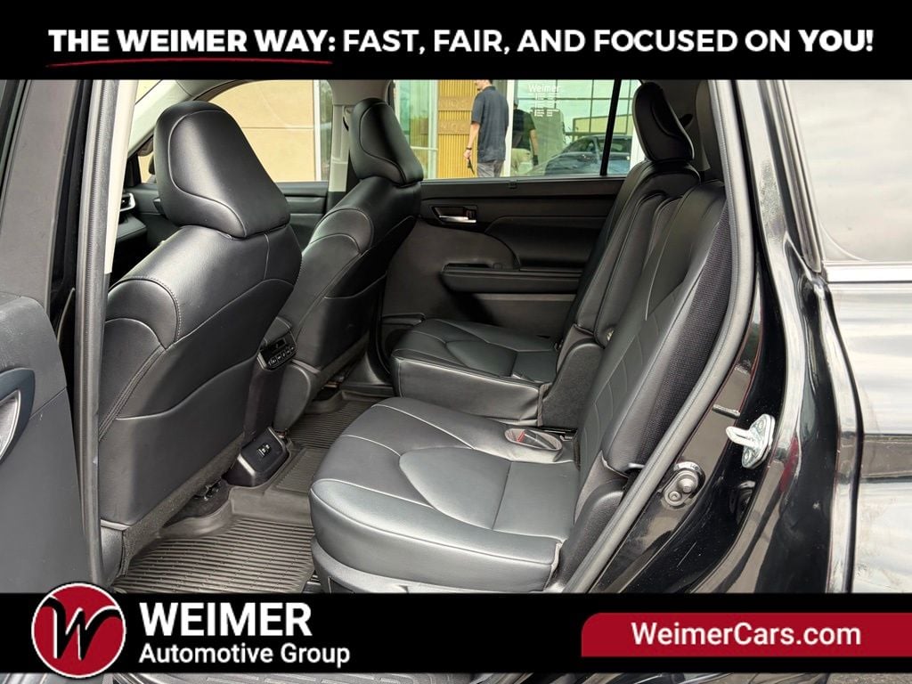 Pre-Owned 2021 Toyota Highlander XLE - photo - 19