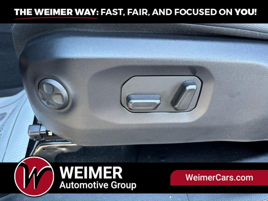 Pre-Owned 2024 Jeep Wrangler Sahara - photo - 12
