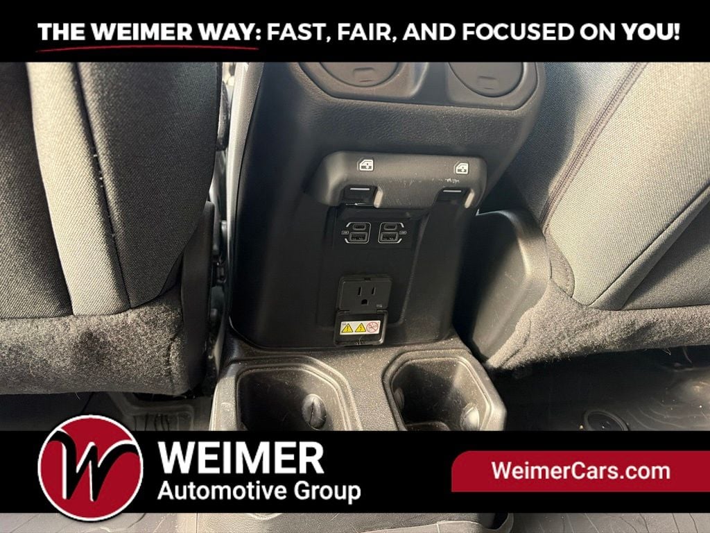 Pre-Owned 2024 Jeep Wrangler Sahara - photo - 15