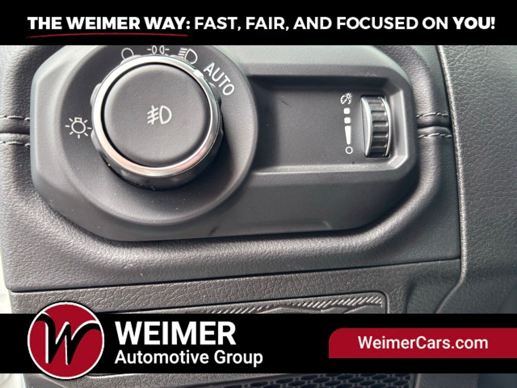 Pre-Owned 2024 Jeep Wrangler Sahara - photo - 14