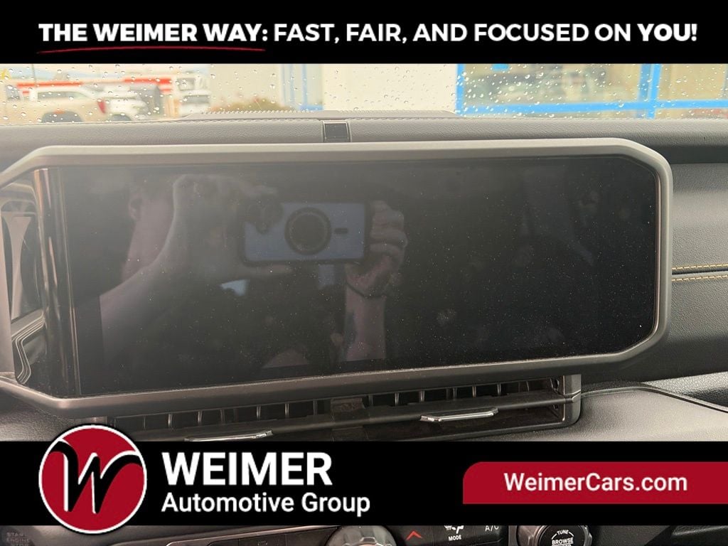 Pre-Owned 2024 Jeep Wrangler Sahara - photo - 22