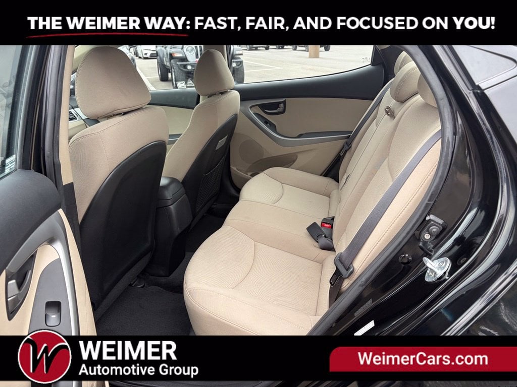 Pre-Owned 2016 Hyundai Elantra SE - photo - 17