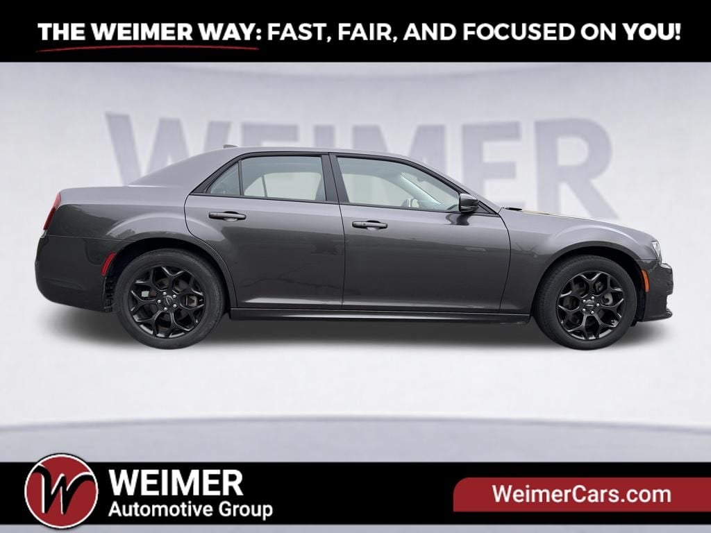 Pre-Owned 2023 Chrysler 300 Touring - photo - 6