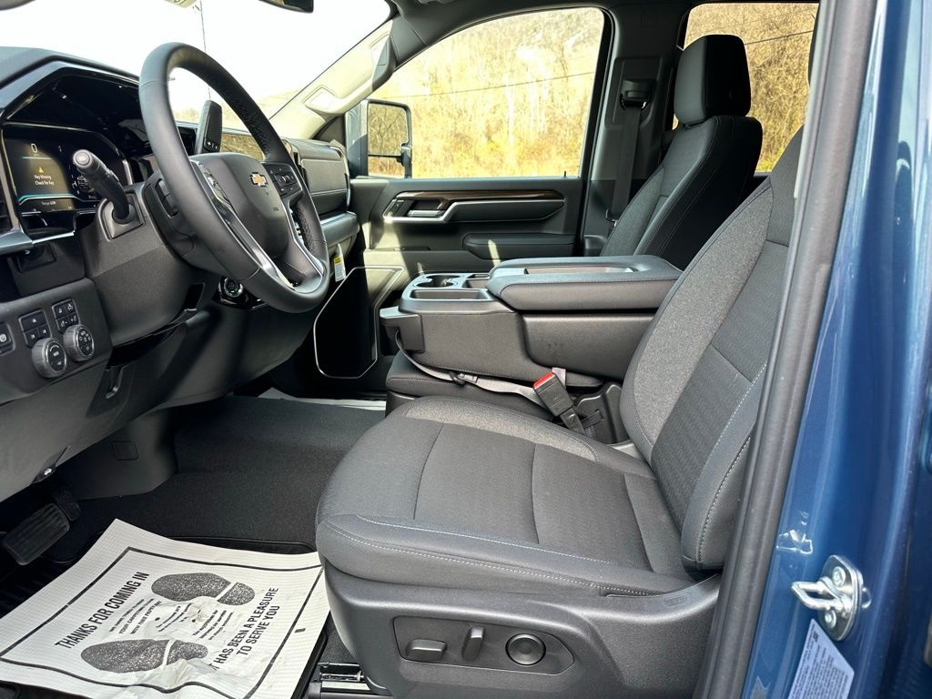 New 2025 Chevrolet Silverado 2500HD LT - photo - 7