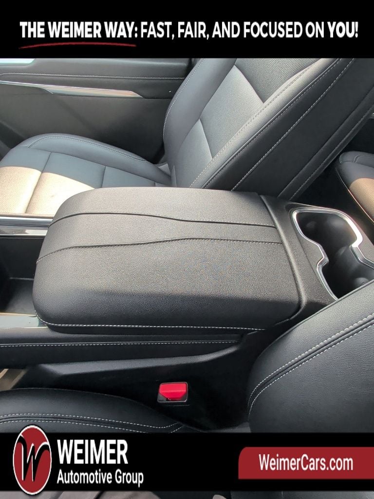 Pre-Owned 2025 Chevrolet Traverse LT - photo - 25