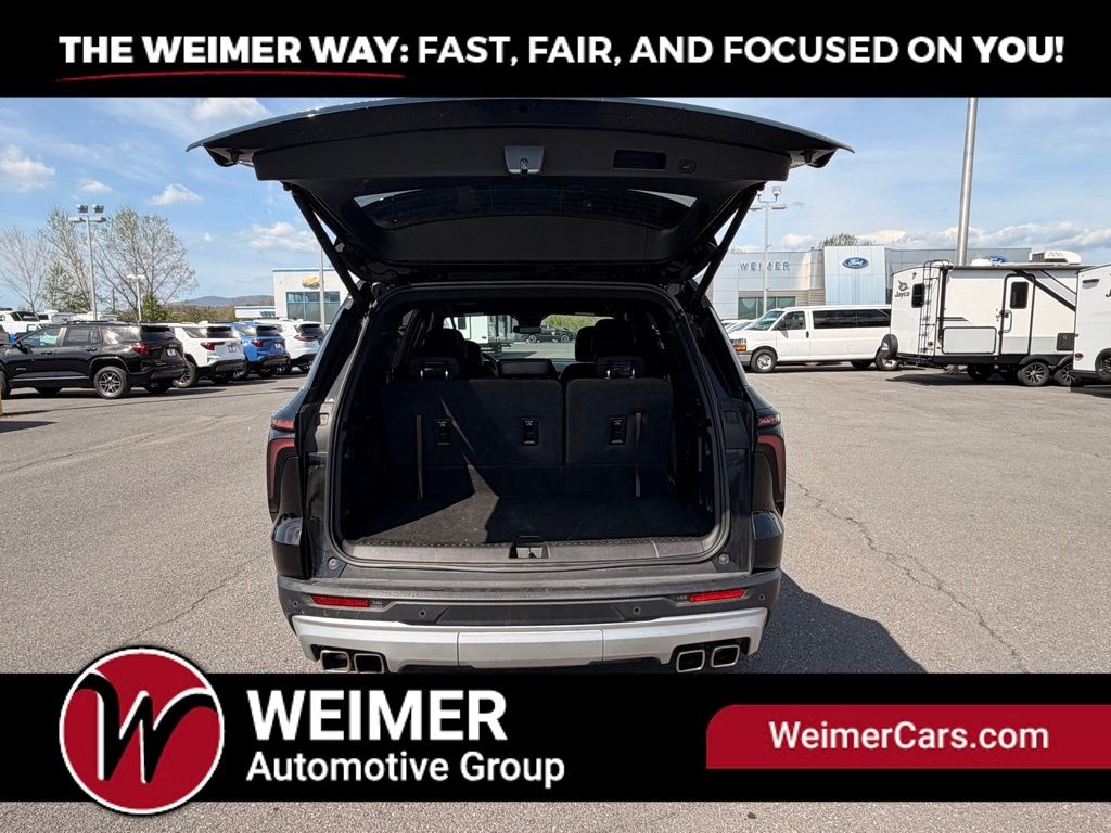 Pre-Owned 2025 Chevrolet Traverse LT - photo - 4