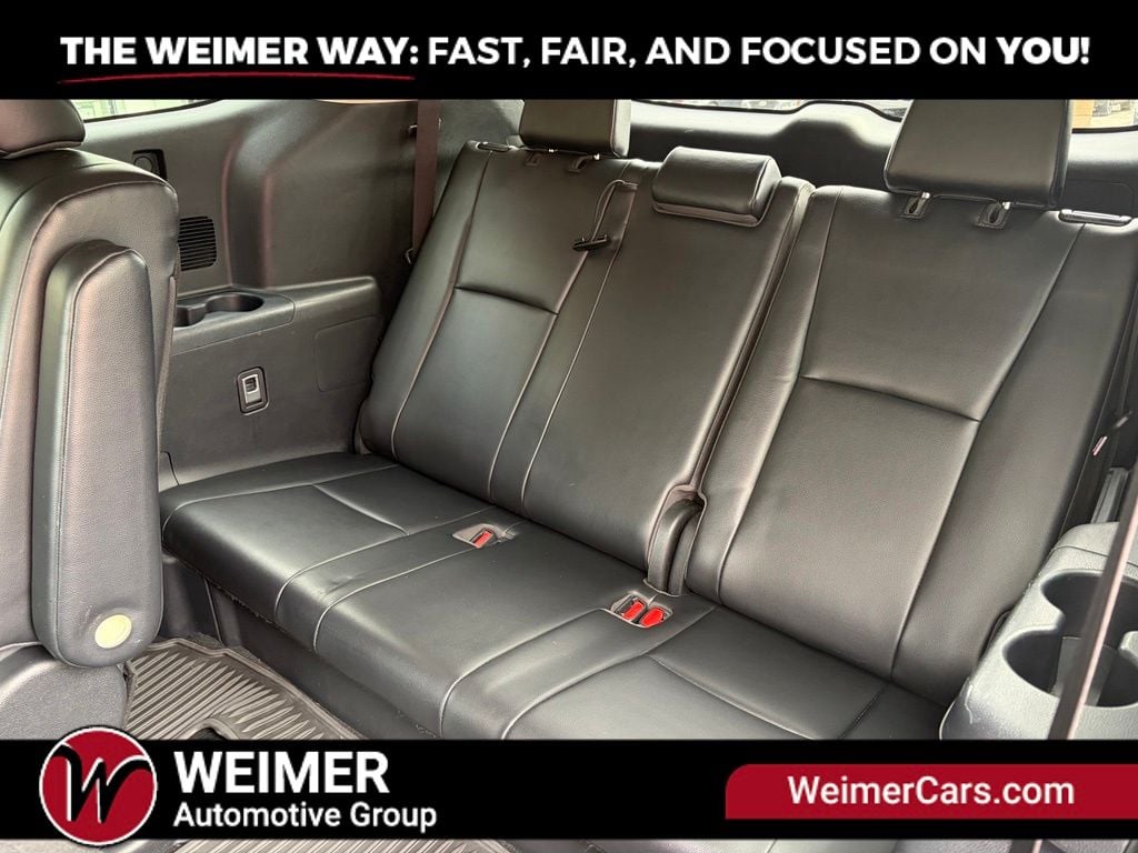 Pre-Owned 2021 Toyota Highlander XLE - photo - 22