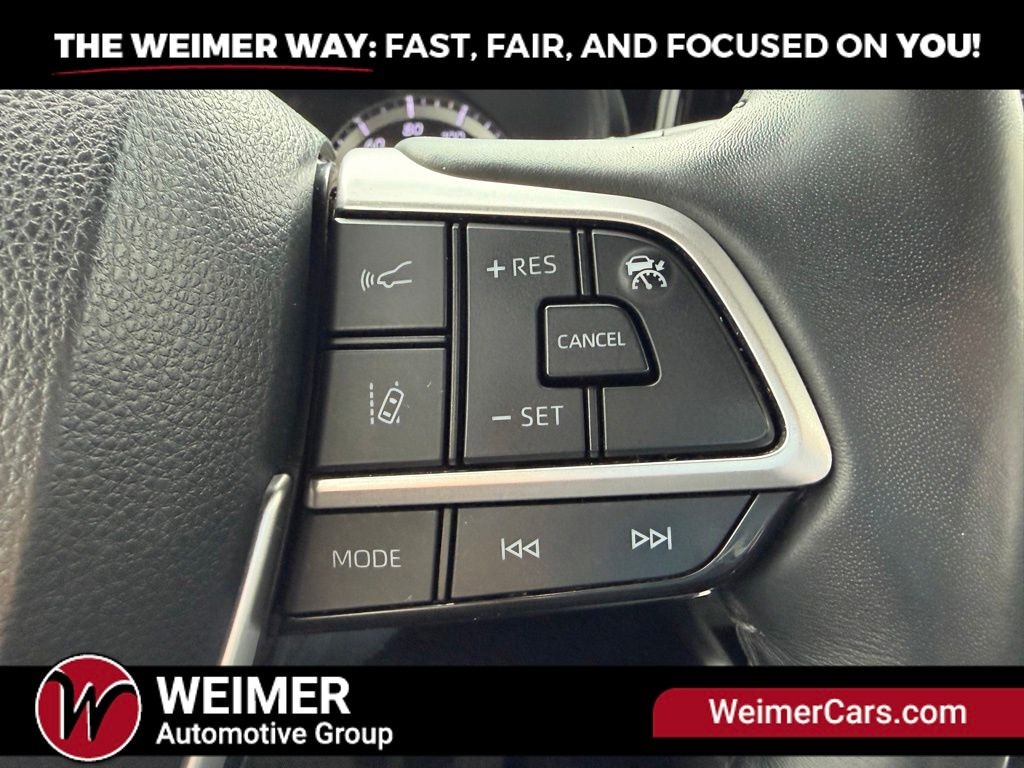 Pre-Owned 2022 Toyota Highlander LE - photo - 25