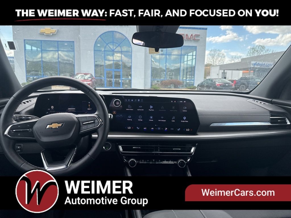 Pre-Owned 2025 Chevrolet Traverse LT - photo - 11