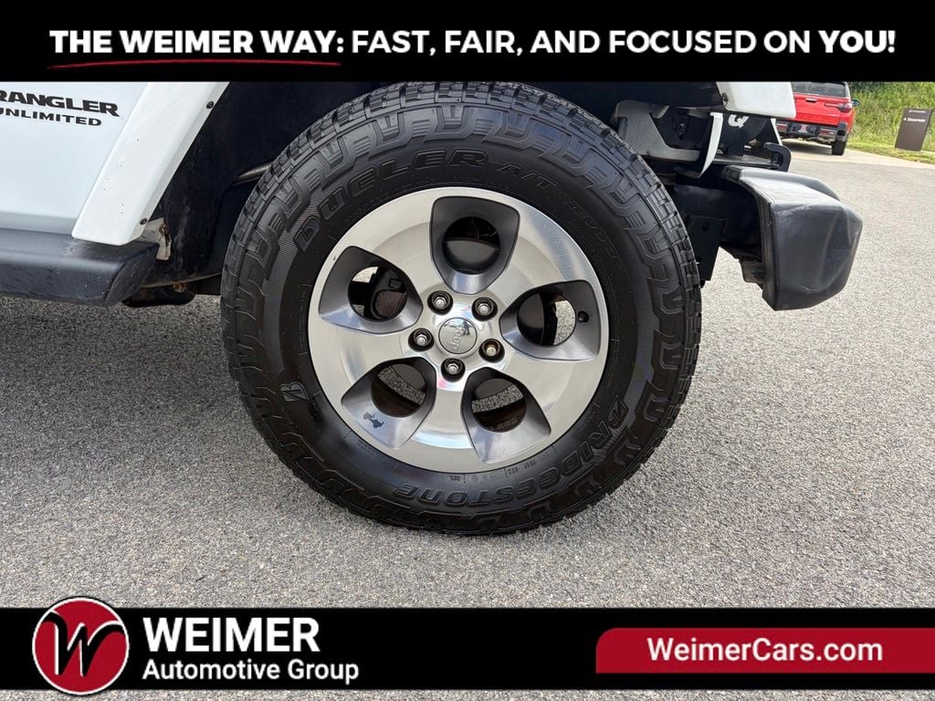 Pre-Owned 2017 Jeep Wrangler Unlimited Sahara - photo - 13