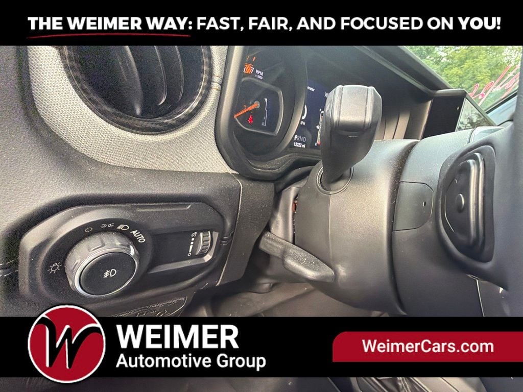 Pre-Owned 2024 Jeep Wrangler Sahara - photo - 47