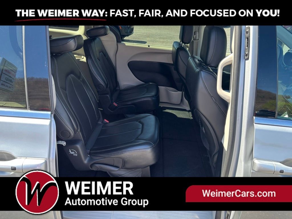 Pre-Owned 2024 Chrysler Pacifica Touring L - photo - 29
