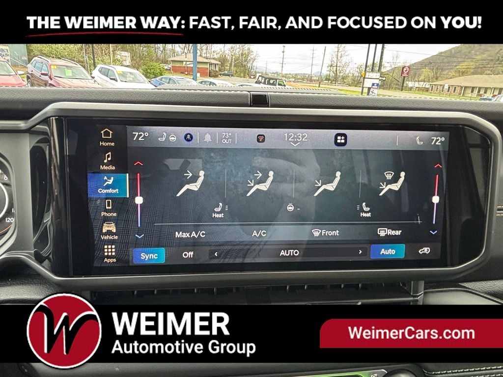 Pre-Owned 2024 Jeep Wrangler Sahara - photo - 21