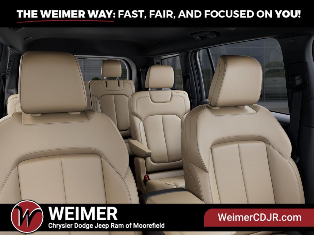 New 2025 Jeep Grand Cherokee L Limited - photo - 25