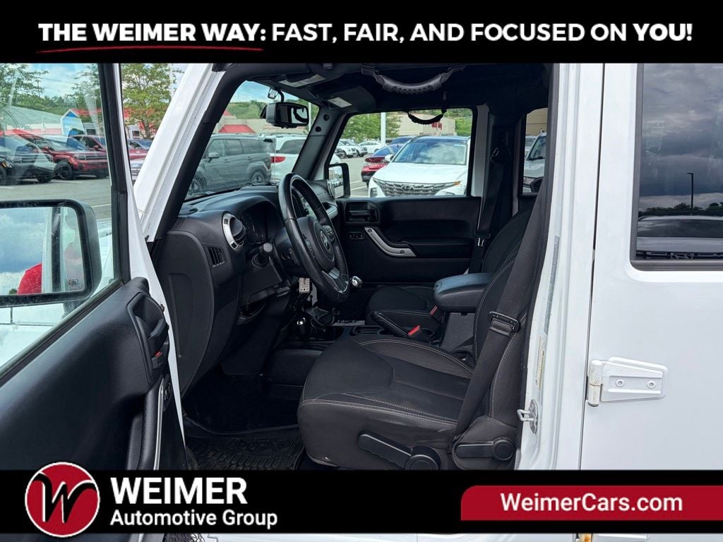 Pre-Owned 2017 Jeep Wrangler Unlimited Sahara - photo - 21