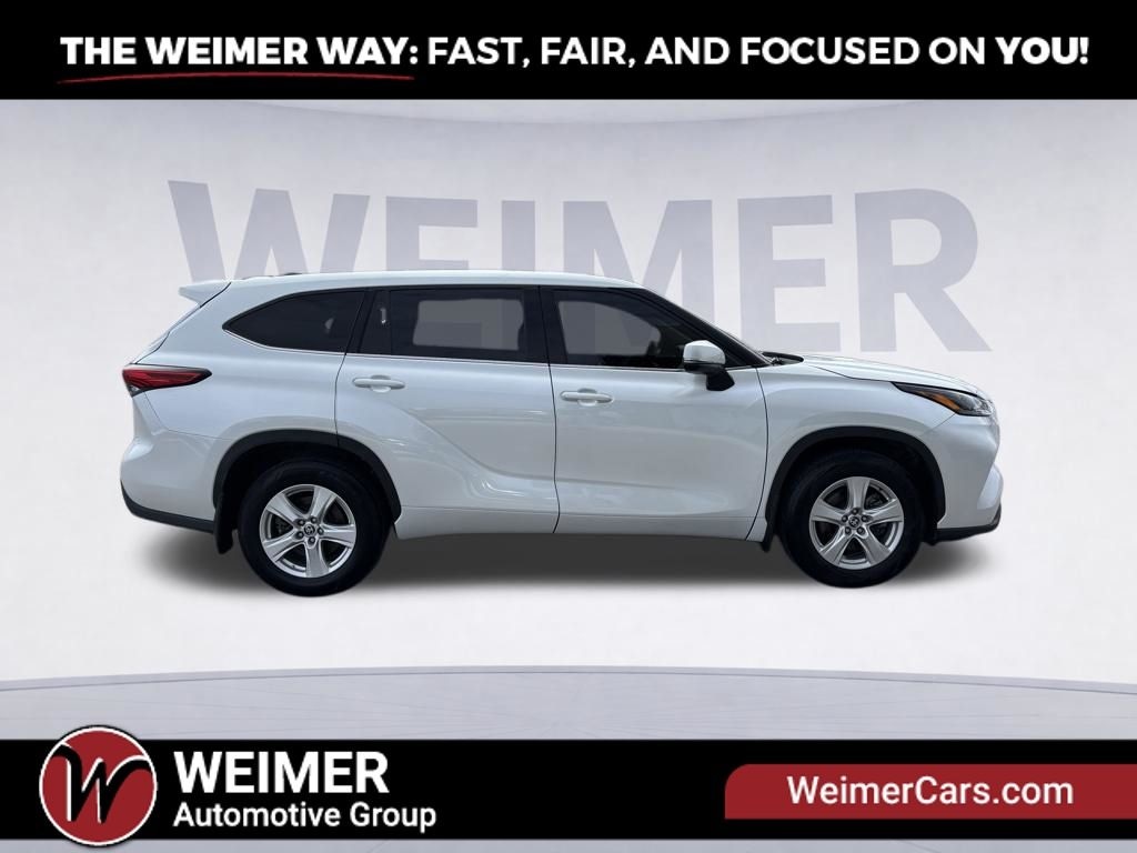 Pre-Owned 2022 Toyota Highlander LE - photo - 6
