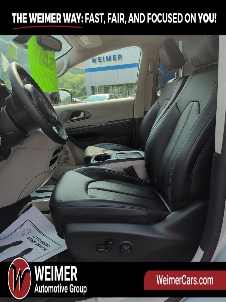 Pre-Owned 2024 Chrysler Pacifica Touring L - photo - 12