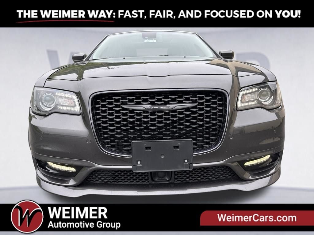 Pre-Owned 2023 Chrysler 300 Touring - photo - 1