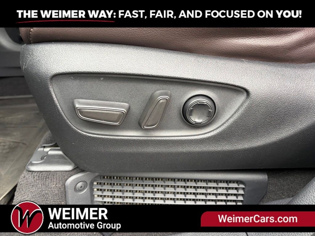 Pre-Owned 2021 Toyota Sienna Platinum - photo - 23