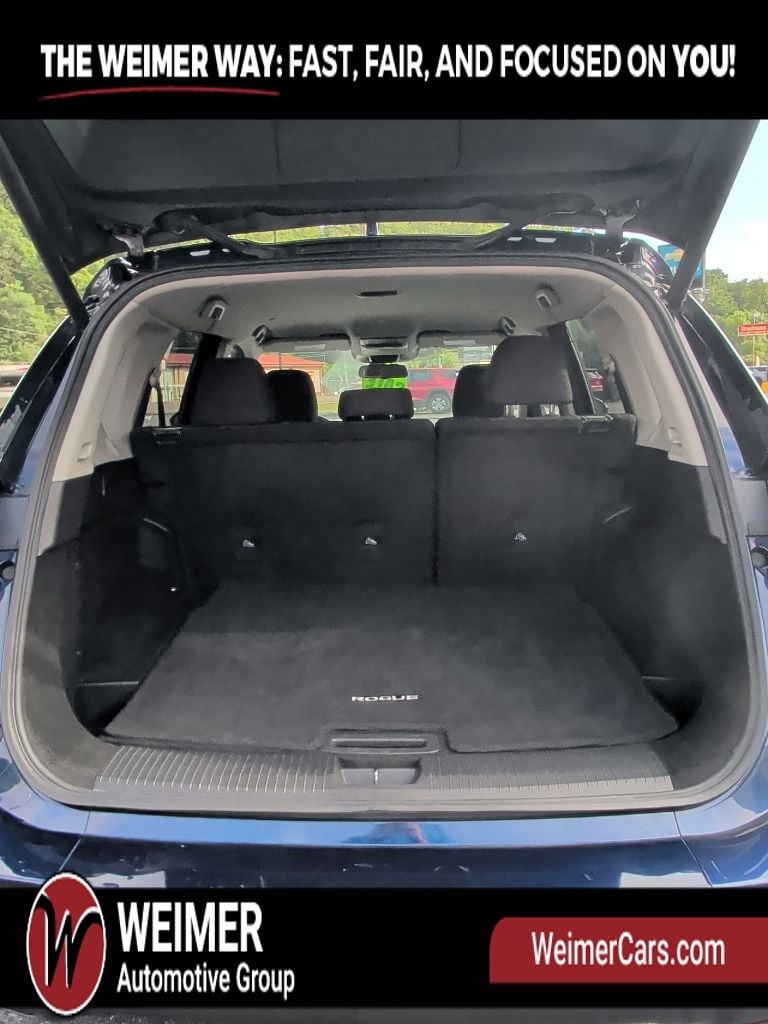 Pre-Owned 2024 Nissan Rogue SV - photo - 14