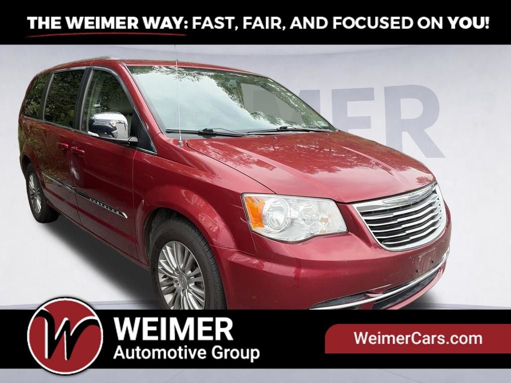 2016 Chrysler Town & Country Touring-L Photo in Moorefield WV 26836