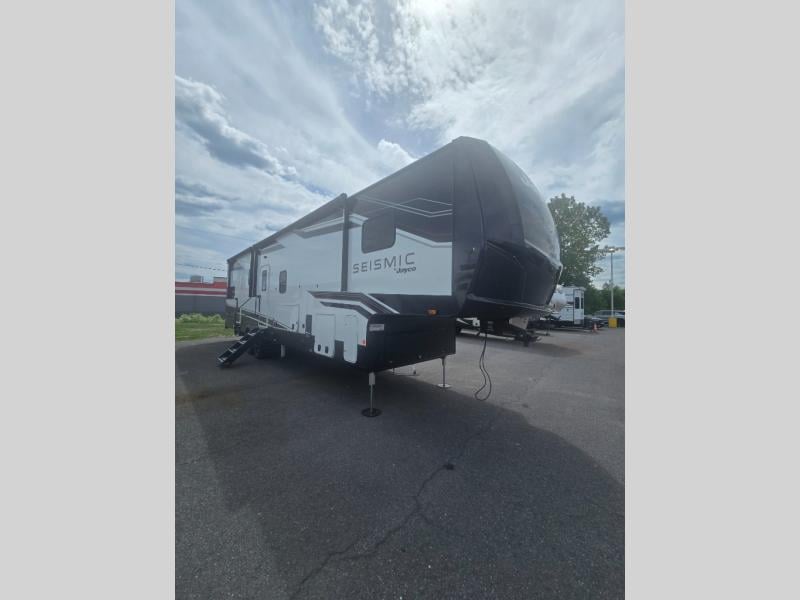 2027 Jayco SEISMIN 359 Photo in Moorefield WV 26836