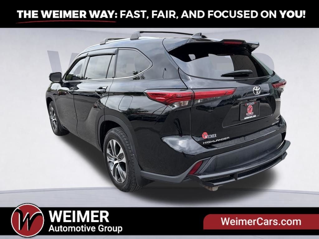 2021 Toyota Highlander XLE Photo in Morgantown WV 26501